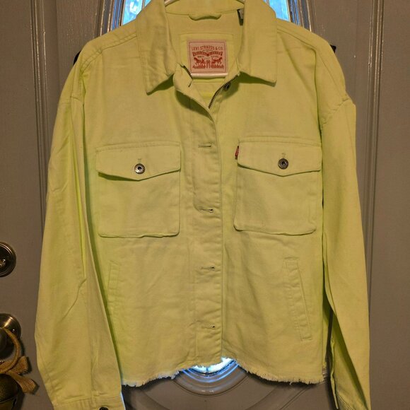BNWT Levi's Lime Green Lightweight Jean Jacket w Fringed Bottom - Picture 4 of 10